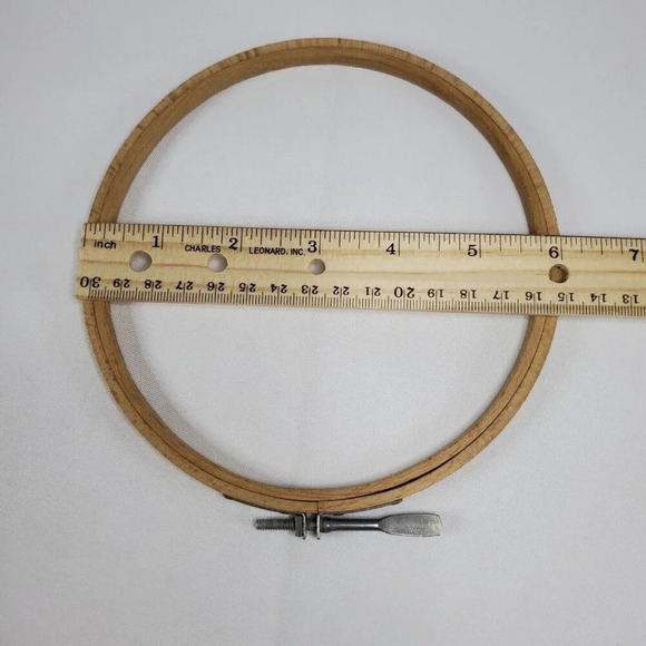 Vintage 6" wooden embordiery hoop Adjustable Monarch Style Screw Made in USA - Picture 7 of 10